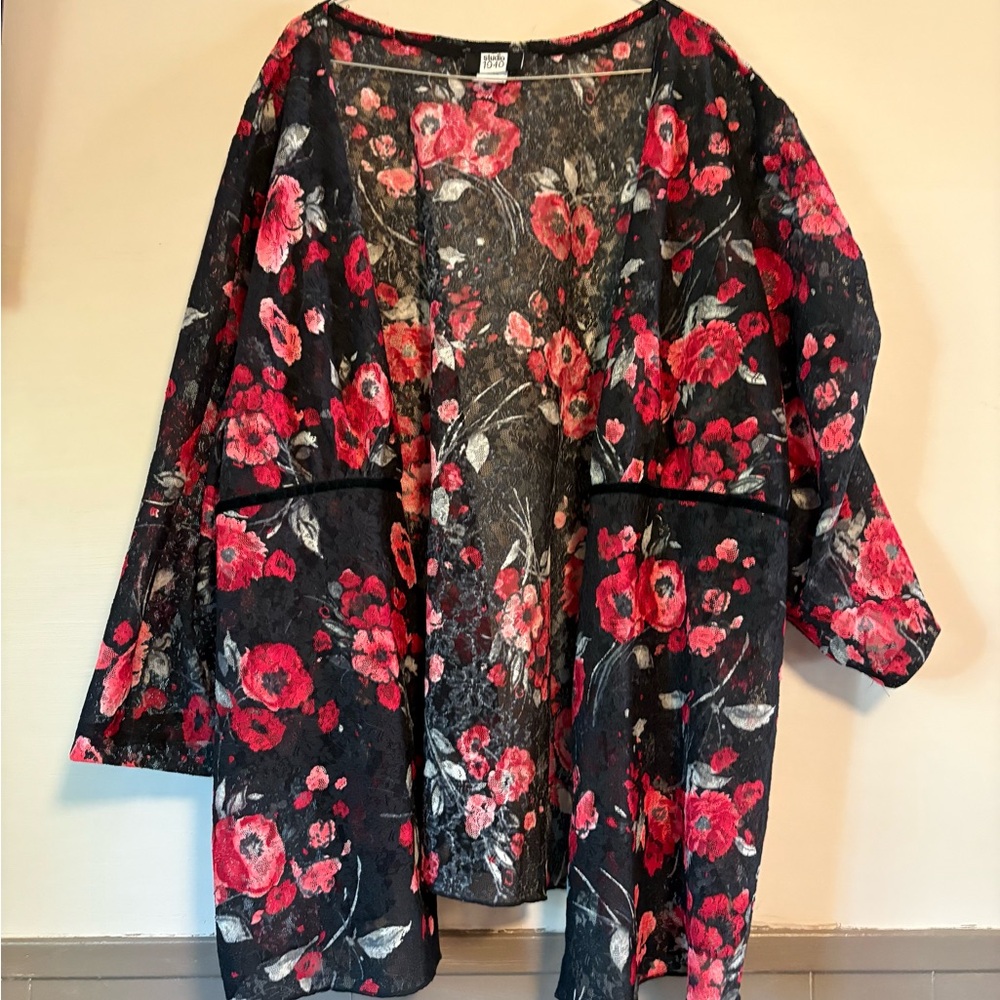 Studio 1940 Black and Red Floral Robe